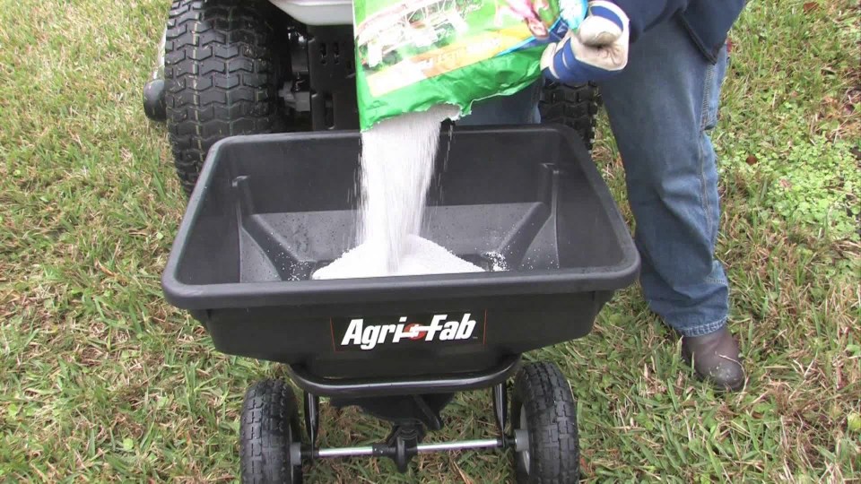 Agri-Fab, Inc. 130 lb. Broadcast Push Spreader with Cover, Grate, and ...