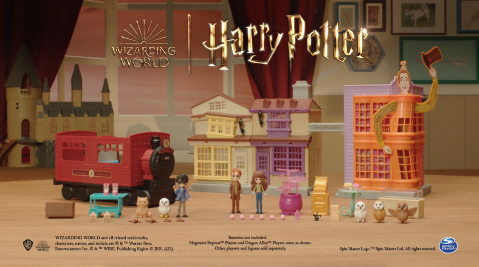 thumbnail video image 2 of Wizarding World, Harry Potter, Magical Minis Honeydukes Sweet Shop, 2 of 9
