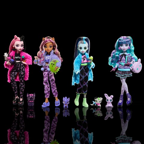  Monster High Doll, Twyla Creepover Party Set with Pet Bunny  Dustin, Sleepover Clothes and Accessories : Toys & Games