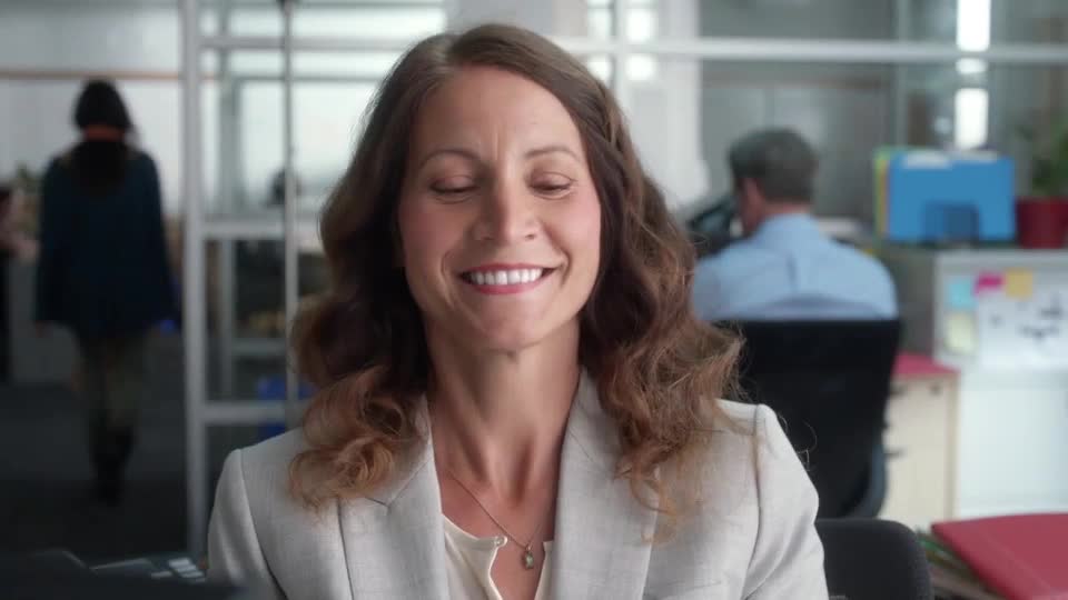 thumbnail video image 2 of Listerine Ultraclean Dental Floss, Oral Care, Mint, 30 Yards, 2 of 7