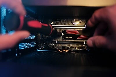 Samsung 990 PRO 1TB Internal SSD PCIe Gen 4x4 NVMe with Heatsink