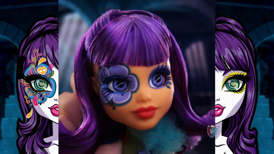 thumbnail video image 2 of Monster High Inner Monster Fangtastic Love & Fearfully Feisty 10.5" Doll, 2 of 8