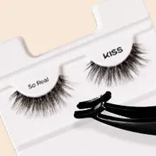 STEP 1 Gently remove lash from tray
