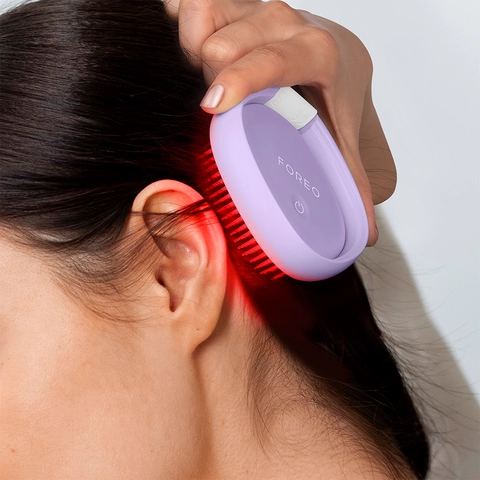 photo of person using the FLIP hairbrush to brush their hair