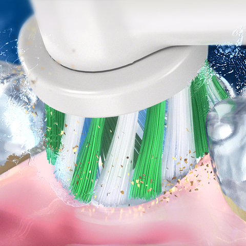 Gros plan sur la brossette qui nettoie les dents et prend soin des gencives.