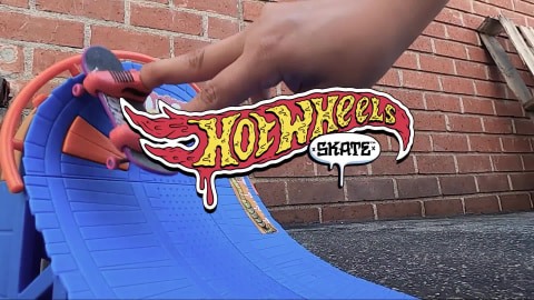 Pista Hot Wheels Skate De Dedo Com Tenis Hgt95