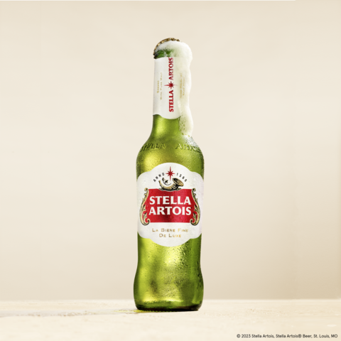 Stella Artois على X: Leaves change from green to gold in the fall, just  like Stella Artois every time you pour from bottle to Chalice.   / X