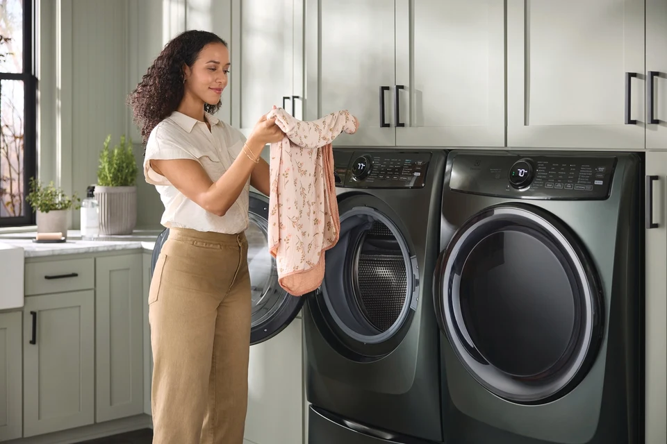 Electrolux 700 Series 4.5 Cu. Ft. Alpine Green Front Load