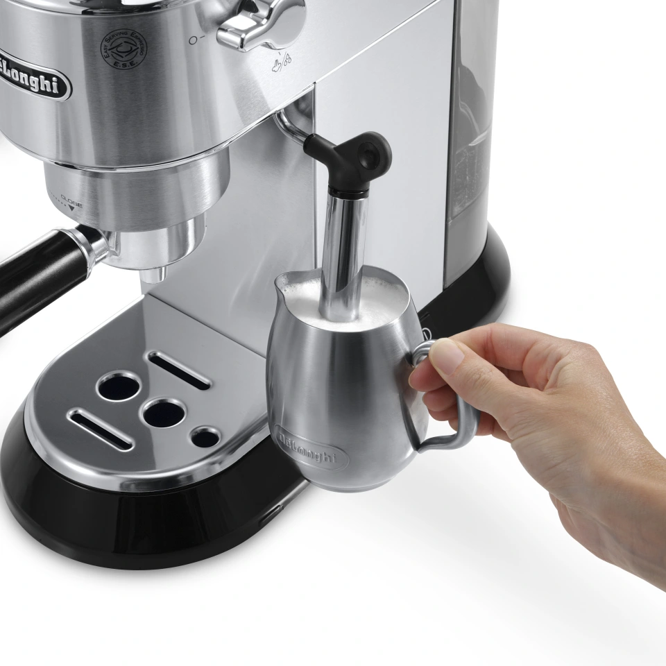 De'Longhi 15 Bar, Stainless Steel Espresso and Cappuccino Machine De'Longhi 15 Bar, Stainless Steel Espresso and Cappuccino Machine
