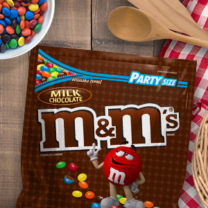 M&M'S Green Milk Chocolate Candy, 2lbs of M&M'S in Resealable Pack for  Candy Bars, St. Patrick's Day Parties, Birthdays, Graduations, Dessert  Tables 