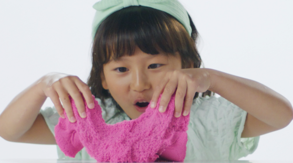 Kinetic Sand Colorful Mix & Slice Sandisfactory Set with 2lbs of