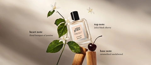 TOP NOTE juicy black cherry  HEART NOTE floral bouquet of jasmine  BASE NOTE caramelized sandalwood