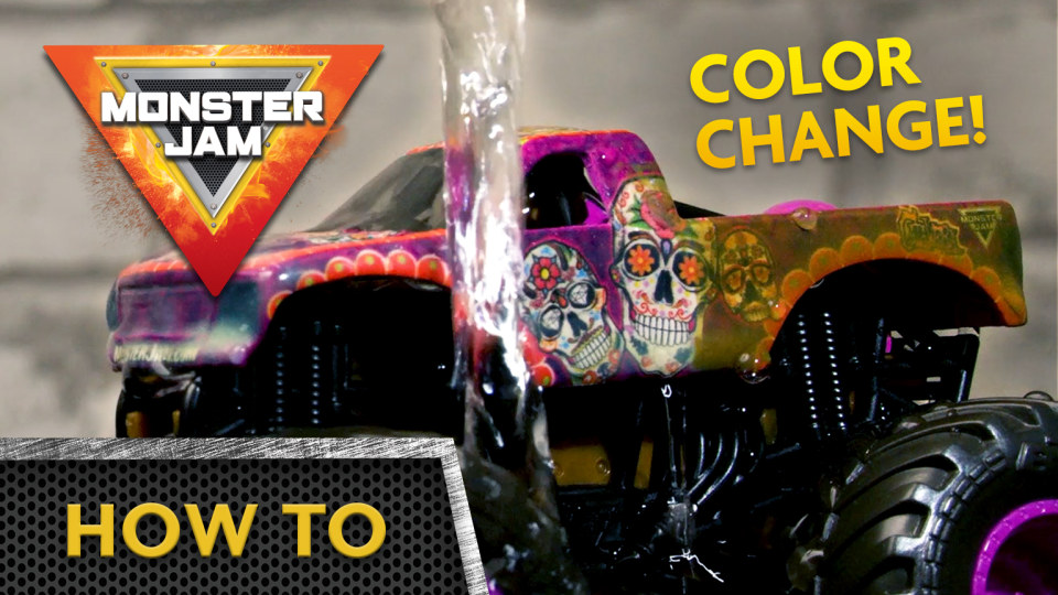 thumbnail video image 2 of Monster Jam 1:64 2-Pack (Color Change) Soldier Fortune vs Max D, 2 of 7