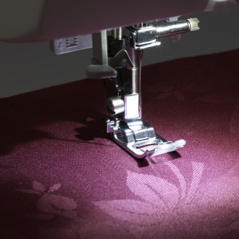 SM1400, Máquina de coser de 14 puntadas