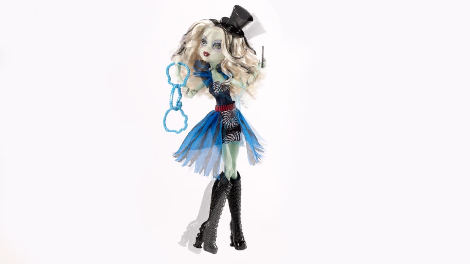 thumbnail video image 2 of Monster High Freak du Chic Frankie Stein Doll, 2 of 7
