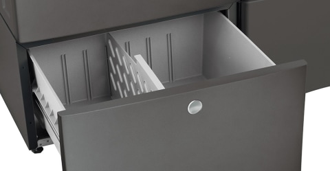 Smooth opening with Luxury-Glide® Drawers