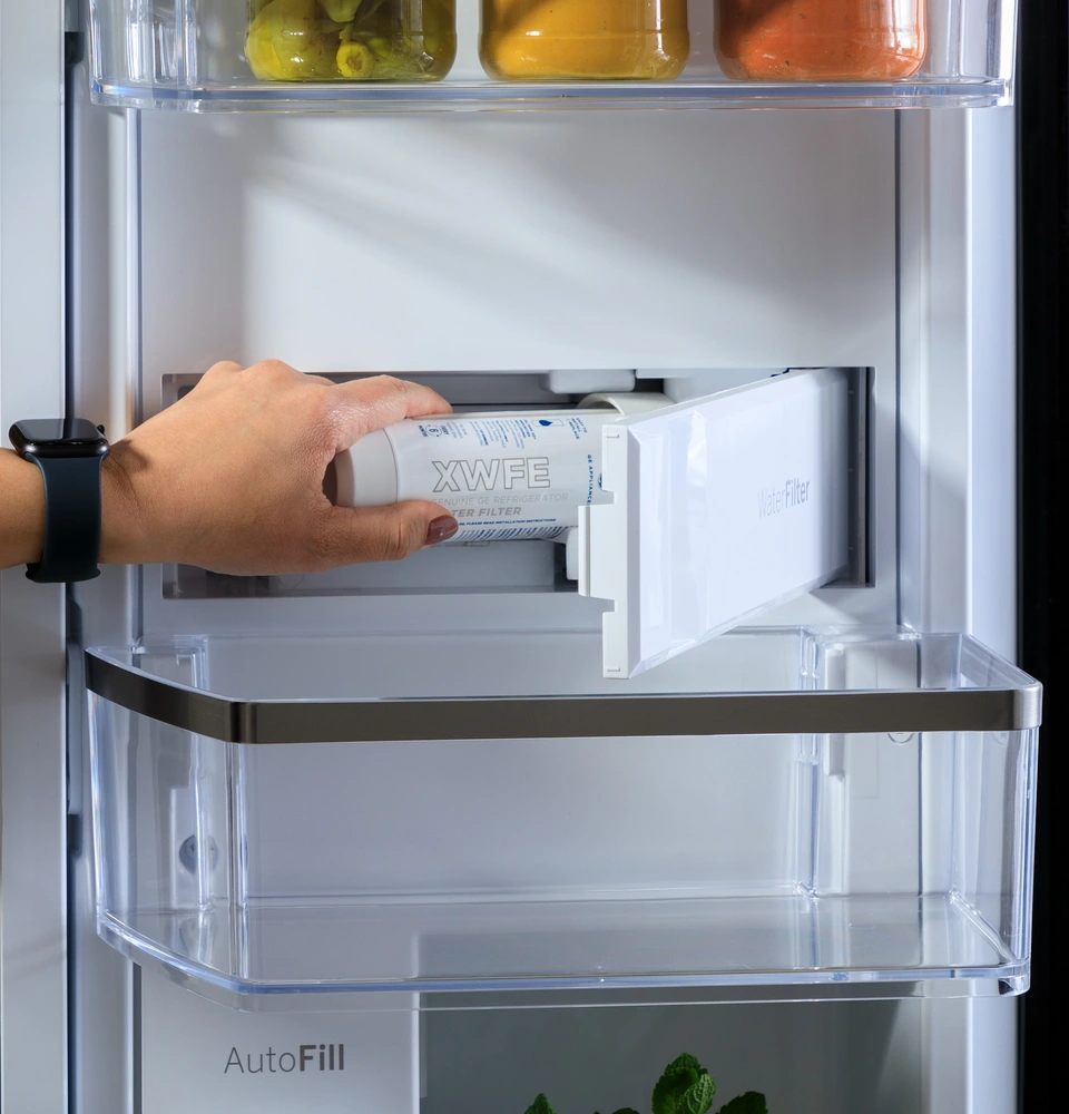ショーブレページ　0286 GE PGE29BYTFS 28.7 CuFt 4-Door French Door Refrigerator in