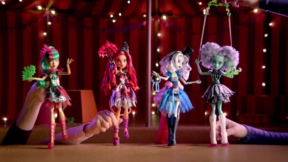 thumbnail video image 2 of Monster High Freak du Chic Honey Swamp Doll, 2 of 6