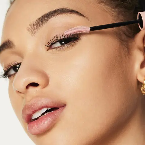 Model image of Lash 'N Roll Mascara