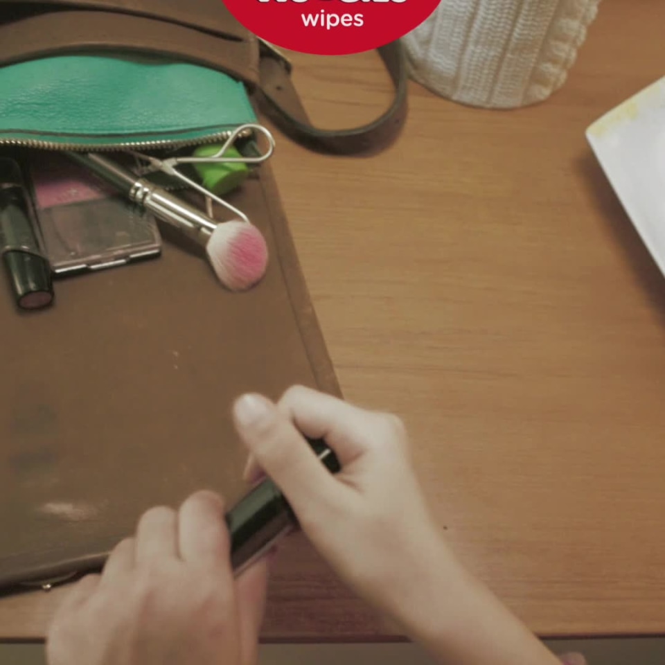 thumbnail video image 2 of HUGGIES? Simply Clean? Baby Wipes, Soft Pack, 2 of 13