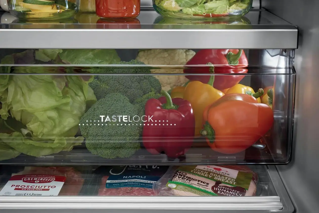 TasteLock Plus Technology Electrolux TasteLock Plus Crisper drawer with fresh produce