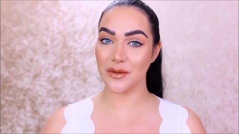 thumbnail video image 2 of L'Oreal Paris Crushed Foils Metallic Lipstick, 2 of 4