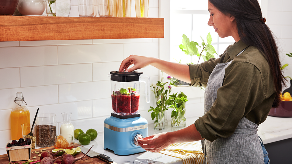 KitchenAid K150 3-speed ice crushing blender blends up your ice in fewer  than 10 seconds » Gadget Flow