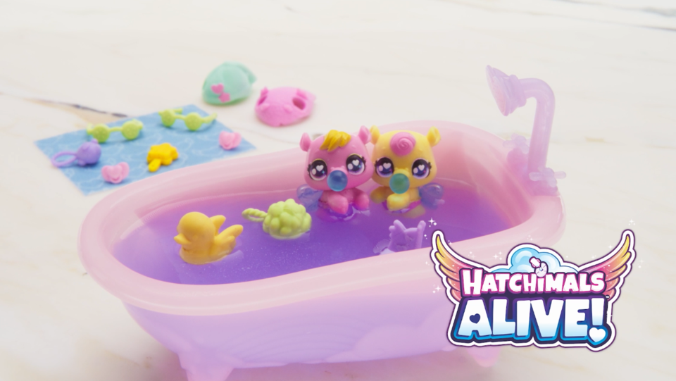 thumbnail video image 2 of Hatchimals Alive Make a Splash Playset, 15 Accessories, Bathtub, 2 Color-Change Figures, 2 of 11