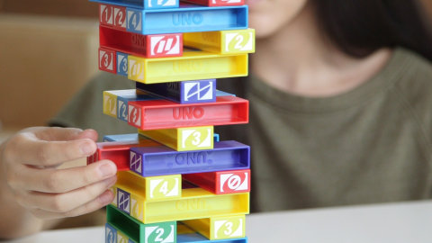 UNO Stacko Kids Game for Family Night, Matching and Stacking with 45  Colorful Sticks 