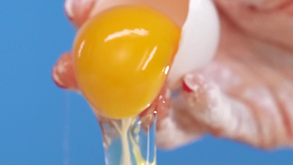 thumbnail video image 2 of Glad Press'n Seal Multipurpose Plastic Food Wrap, 140 sq ft Roll, 2 of 11