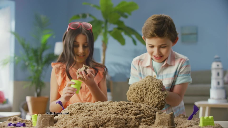 Kinetic Sand Beach Sand Kingdom Playset with 3lbs of Beach Sand, includes  Molds and Tools, Play Sand Sensory Toys for Kids Ages 3 and up 