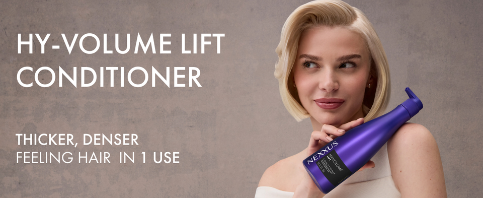Woman with short straight hair holding product's bottle next to text highlighting product benefits.