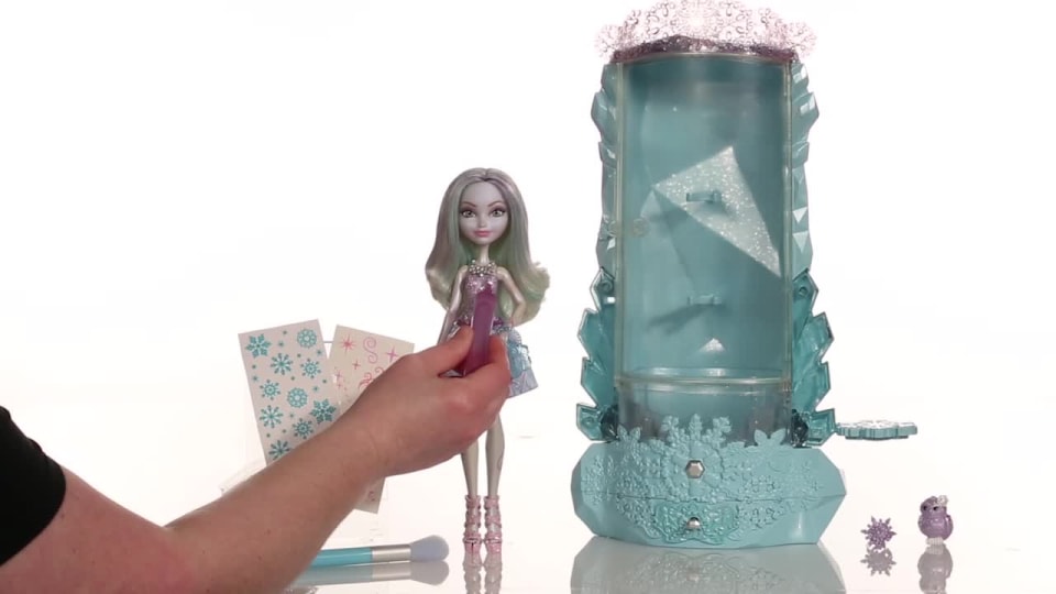 thumbnail video image 2 of Ever After High Epic Winter Winter Sparklizer Playset, 2 of 15