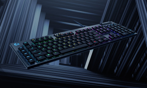 Tastiera Gaming Logitech G G815 - Cablata, Profilo Ribassato, GL-Linear  Switches, 5 Tasti G Programmabili, USB Passthrough, Controlli Multimediali  Dedicati, QWERTY US Layout, Nero - AK Informatica