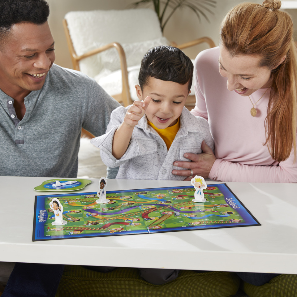 Chutes and Ladders Classic Family Board Game, Games for Kids Ages 3 and ...