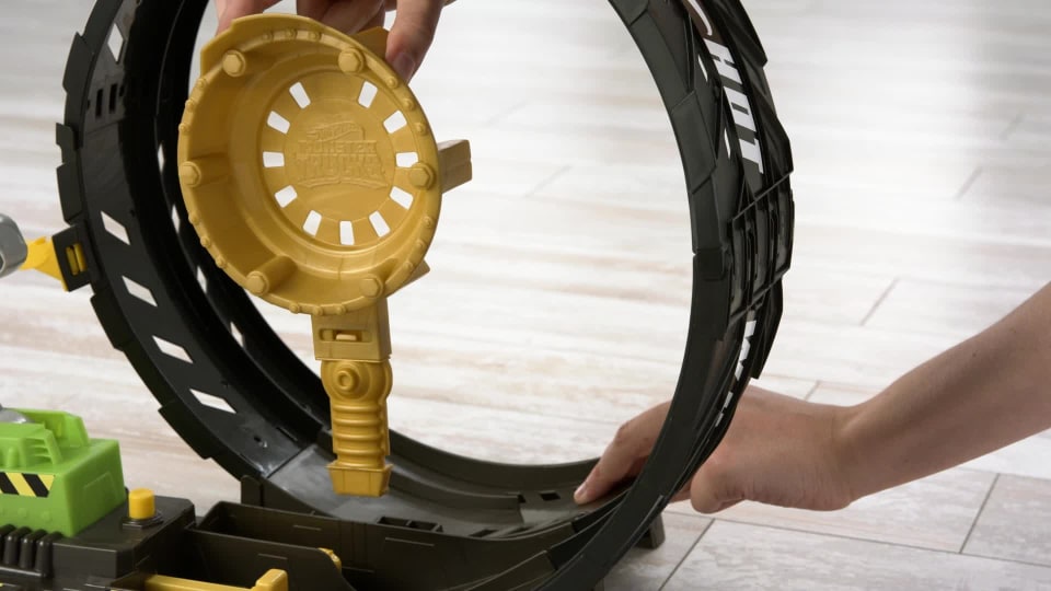 thumbnail video image 2 of Hot Wheels Monster Trucks Epic Loop Challenge Play Set Includes Monster Truck And 1:64 Scale Hot Wheels Car Ages 3 And Older, 2 of 7