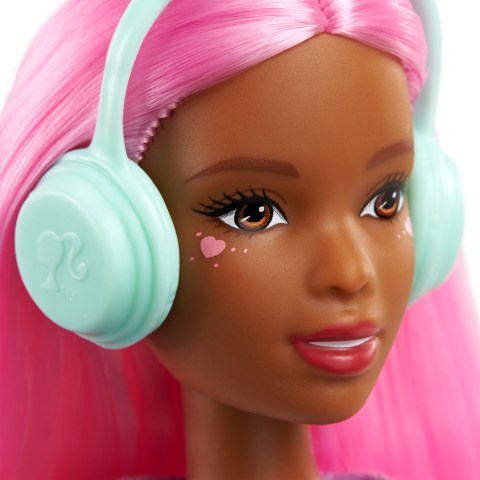 Barbie Career of the year Music Producer Doll (12-in/30.40-cm), 3