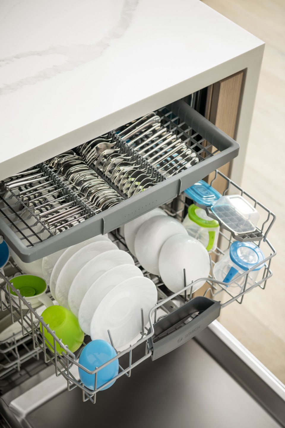 Bosch Lave-vaisselle intelligent encastrable Série 100 24 po avec