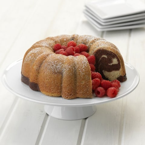 Calphalon Classic Bakeware 10-Inch Nonstick Bundt Cake Pan