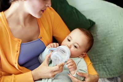 Philips Avent Natural Trainer Sippy Cup with Natural Response Nipple and  Soft Spout, Clear, 5oz, 1pk, SCF263/01 