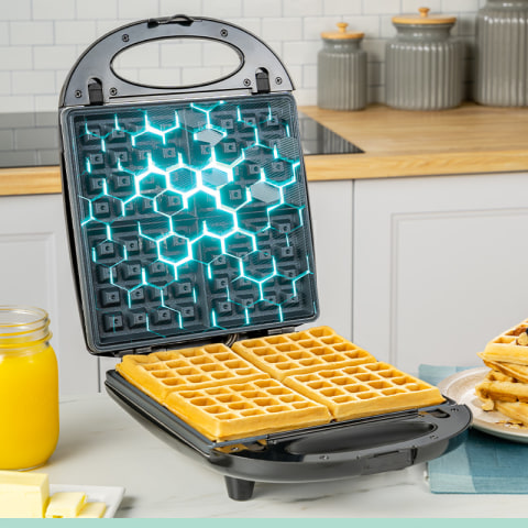 Oster® DiamondForce™ Belgian Waffle Maker with Removable Plates 