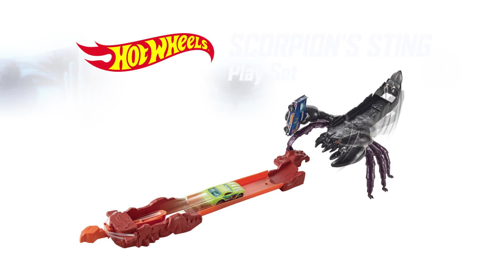 thumbnail video image 2 of Hot Wheels Scorpion's Sting Trackset, 2 of 13