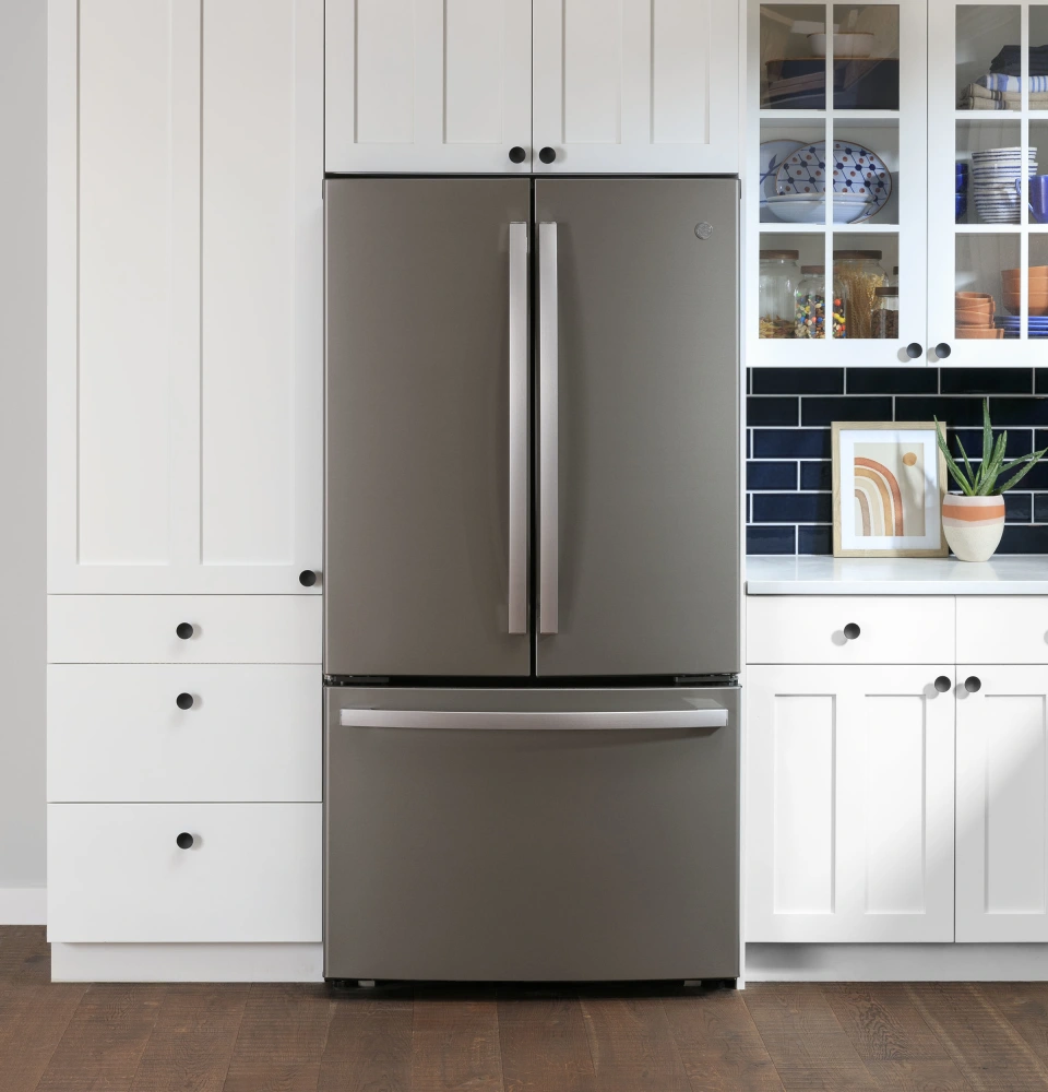 GE Refrigerator - Thumbnail 3