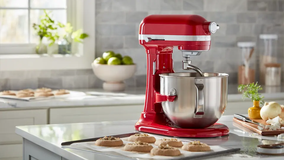 7 Quart Bowl-Lift Stand Mixer KitchenAid KSM70SKXXER | Tanguay