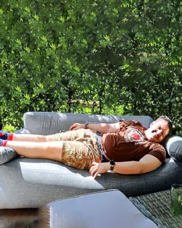 Durable and Sturdy: Made with tear-resistant 300D Oxford fabric and supports up to 880 lbs.