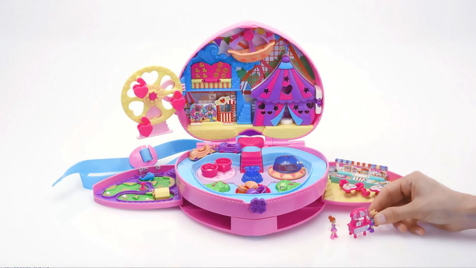 Polly Pocket Travel Toys, Backpack Playset and 2 Dolls, Theme Park 