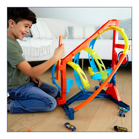 ​Hot Wheels® Loop Stunt Champion™ Track Set with Dual-Track Loop, Dual  Launch, Spring Ramp & 1 Hot Wheels® Car for Kids 4 Years Old & Older