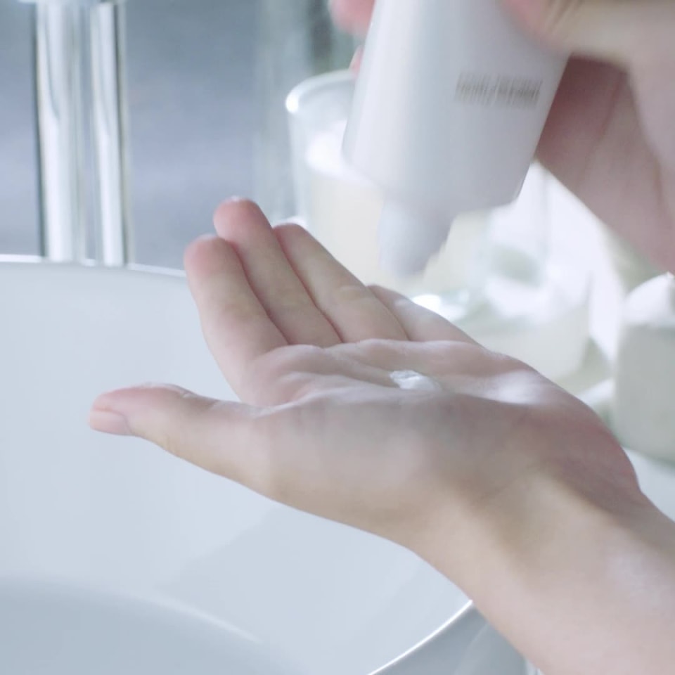 thumbnail video image 2 of Facial Treatment Cleanser by SK-II for Unisex - 3.6 oz Treatment, 2 of 3