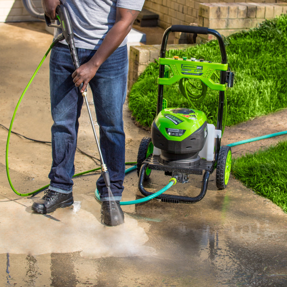 Greenworks 2200 PSI 2.3-Gallon-GPM Cold 