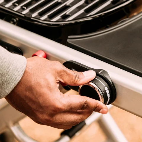 Weber Traveler Stealth 9013001 1 Burner Liquid Propane Portable